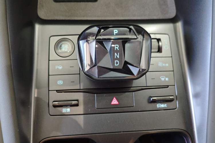 Used BYD Song L EV 2025 Intelligent Driving Version 662 km LiDAR Excellence Edition Gear Lever