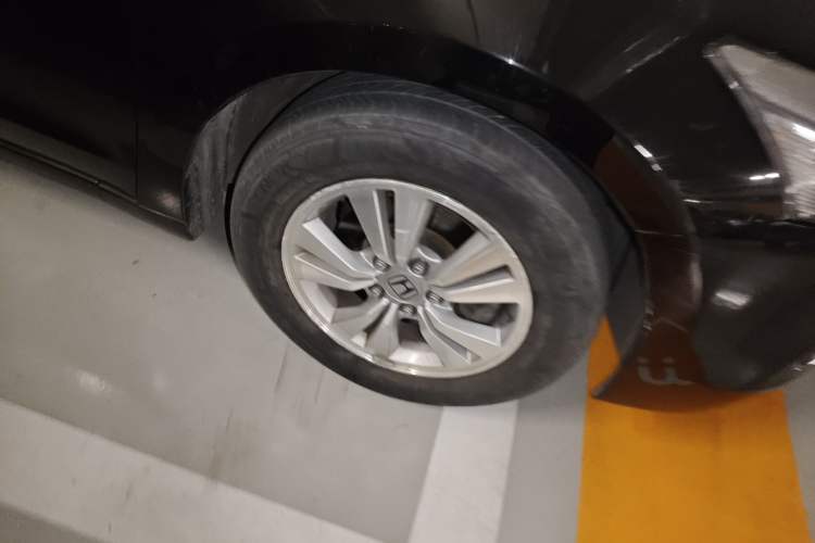 Used Honda Accord 2010 2.4L Millionth Anniversary Edition Right Front Wheel Hub