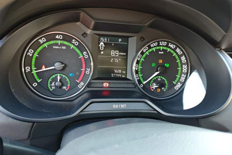 Used Skoda Octavia 2019 1.5L Automatic SmartDrive Comfort Edition China VI Standard Instrument Cluster