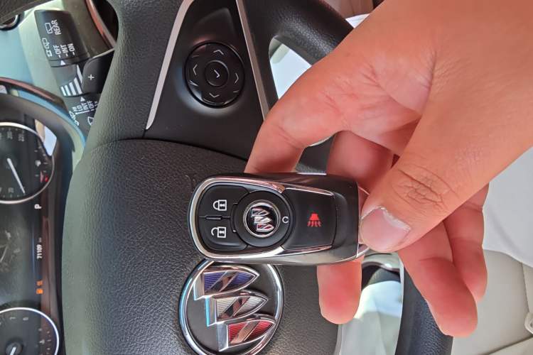 Used Buick GL8 2020 Land Cruiser Executive Class 652T Comfort Model
