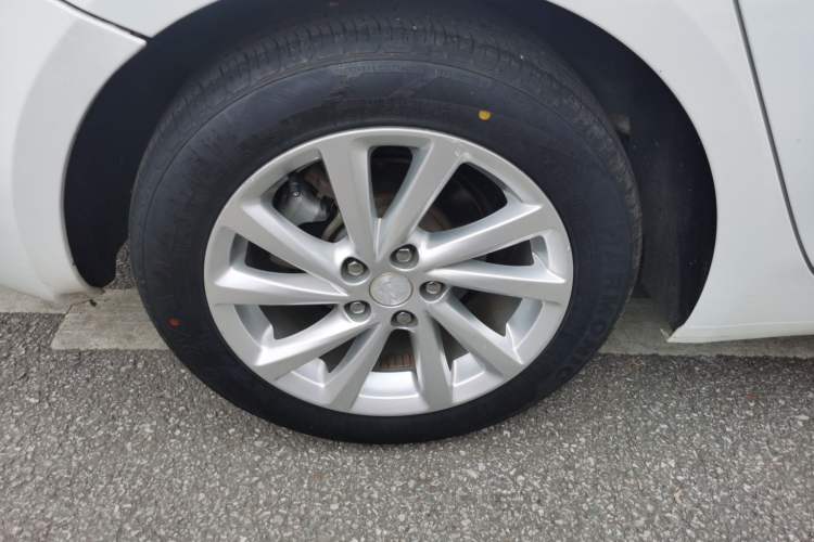 Used Buick Verano 2019 Sedan 15S Automatic Leading Model Right Rear Wheel Hub