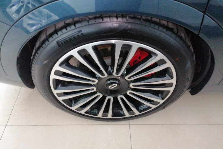 Used Hima AITO M9 2024 Range-Extended Max Edition 42 kWh 6-Seater Version Right Rear Wheel Hub