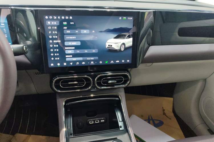 Used Leapmotor C11 2023 Pure Electric 500 Smart Edition Audio And AC Panel