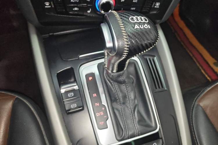 Used Audi Q5 2017 Plus 40 TFSI Ambition Model Gear Lever