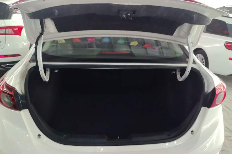 Used Mazda 3 Axela 2017 Sedan 1.5L Automatic Comfort Model China VI Standard Trunk