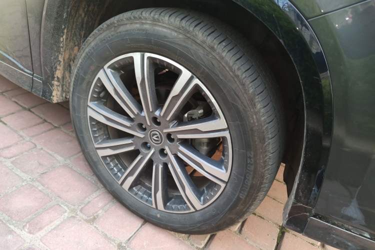 Used CHANGAN CS75 PLUS 2023 3rd Generation 1.5T Automatic Prestige Model Right Front Wheel Hub