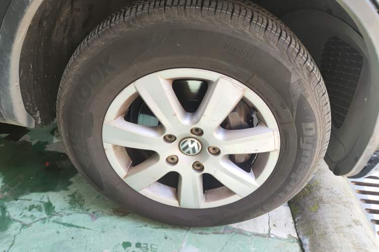Used Volkswagen Touareg 2014 3.0 TSI New Edition Right Front Wheel Hub