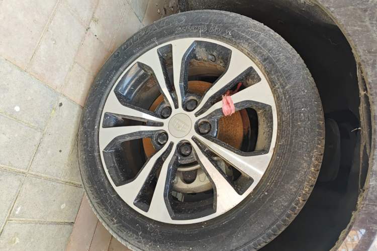 Used Geely Auto Classic Emgrand 2013 Hatchback 1.5L Manual Elite Model
