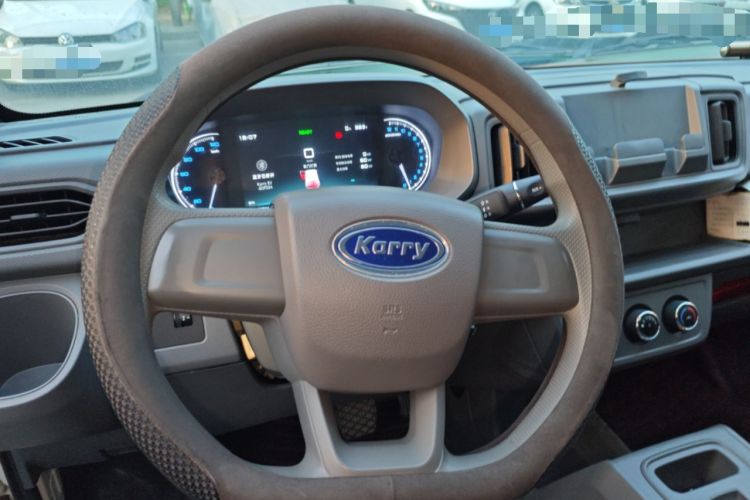 Used Karry Jiangtun E5 2024 268 km Range Open-Window 6-Seater Version Steering Wheel