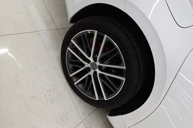 Used Geely Auto Preface 2023 2.0TD Prestige Version Right Rear Wheel Hub