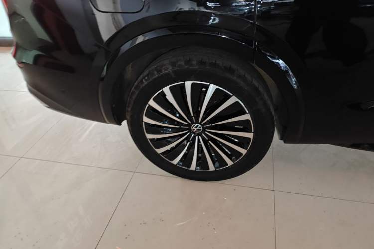 Used Volkswagen Viloran 2023 380TSI Prestige Edition Right Rear Wheel Hub