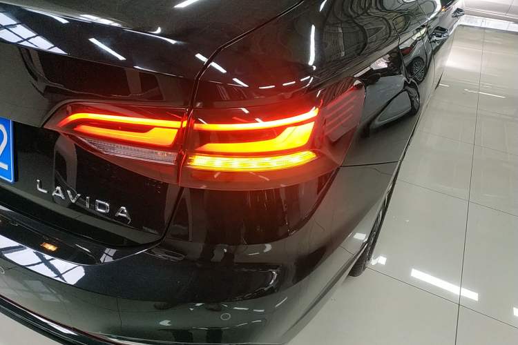 Used Volkswagen Lavida 2024 1.5L Automatic Starry Sky 5 Million Edition Right Rear Taillight