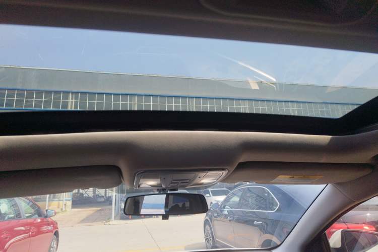 Used CHANGAN Eado 2019 High-Energy Edition 1.6L GDI Manual Pioneer Model China VI Standard Headliner