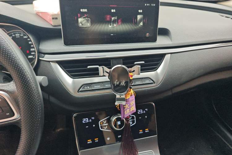 Used Hongqi H5 2022 Classic Model 1.5T DCT Flagship Edition Audio And AC Panel