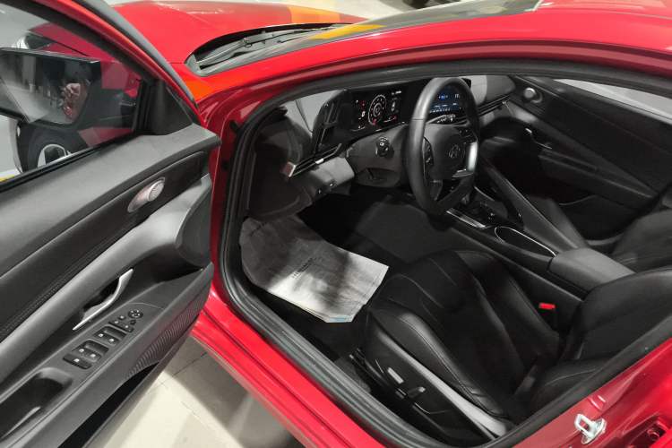 Used Hyundai Elantra 2021 1.5L CVT LUX Prestige Edition