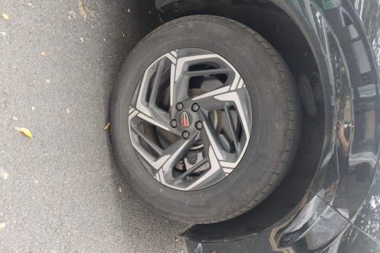 Used Hongqi HS3 2023 1.5T Two-Wheel Drive Shanwei Edition Right Front Wheel Hub