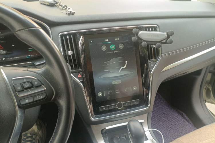 Used Roewe RX5 New Energy 2017 eRX5 50T Hybrid Connected Prestige Flagship Edition Audio And AC Panel