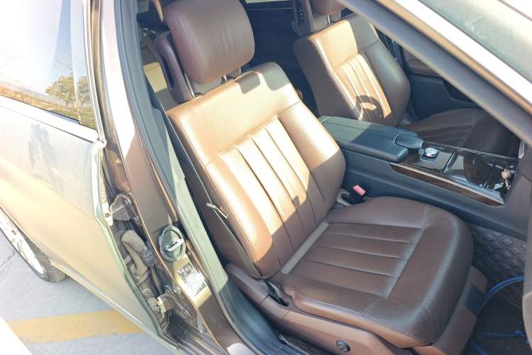 Used Mercedes-Benz E-Class 2014 Facelift E 300 L
