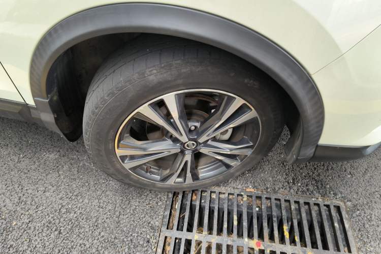 Used Nissan Qashqai 2021 2.0L CVT Luxury Edition Right Front Wheel Hub