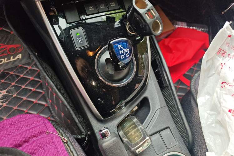 Used Toyota Corolla 2017 Revised Dual-Engine 1.8L E-CVT Leading Edition Gear Lever