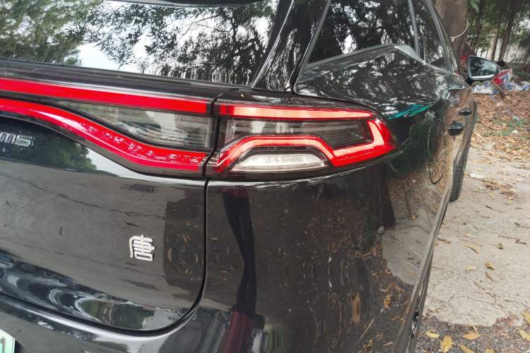Used BYD Tang New Energy 2023 DM-i Champion Edition 112KM Prestige Model Right Rear Taillight