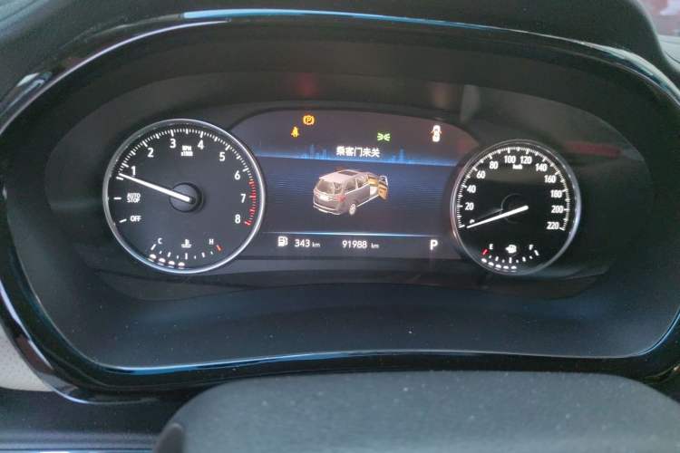 Used Buick GL8 2023 Facelifted Land Cruiser Executive Luxury Version
