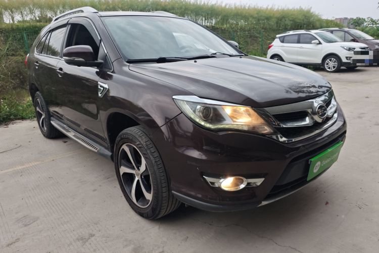 Used BYD S7 2015 2.0T Upgraded Automatic Luxury Version Front Right 45 Deg