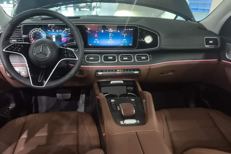 Used Mercedes-Benz GLE 2024 GLE 450 4MATIC Luxury Model Center Console