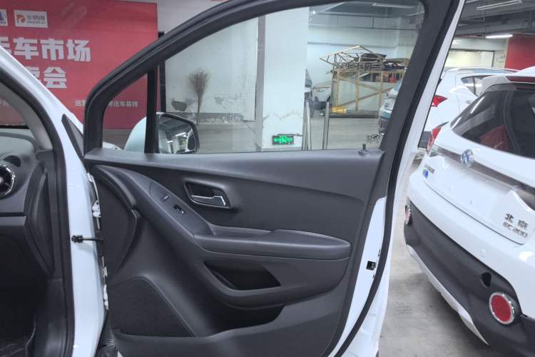 Used Chevrolet Trax 2016 1.4T Automatic Two-Wheel Drive Comfort Version with Sunroof