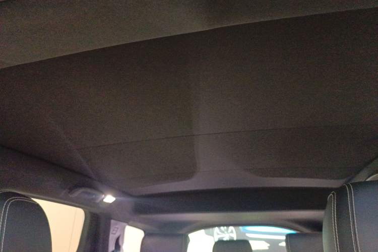 Used Land Rover Discovery Sport 2023 249 PS R-Dynamic S Performance Edition Headliner