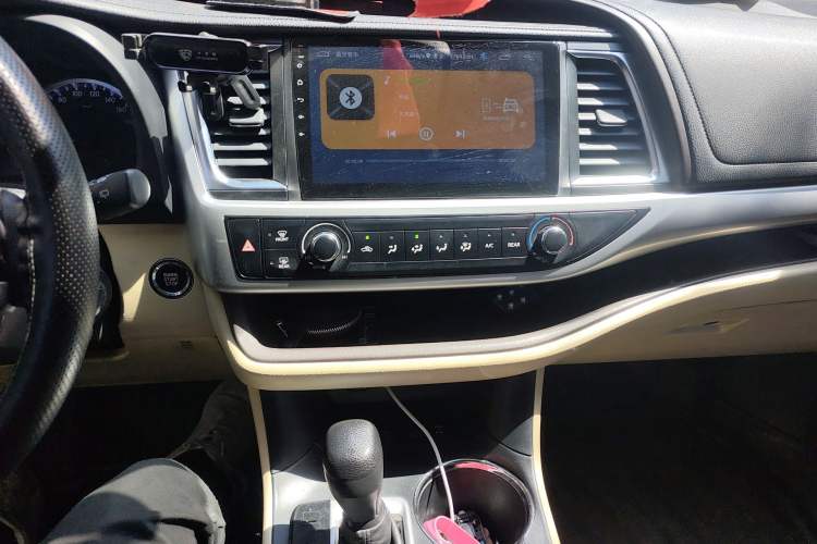 Used Toyota Highlander 2018 2.0T Four-Wheel Drive Elite Edition 7 Seats China VI Standard Audio And AC Panel