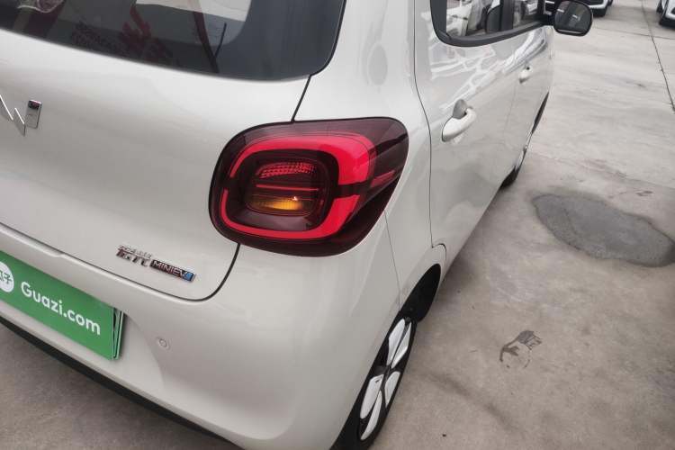 Used Wuling Hongguang MINIEV 2025 Four-Door Version Advanced Edition Exterior 3