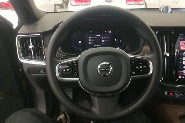 Used Volvo S90 2025 B5 Zhiya Luxury Edition
