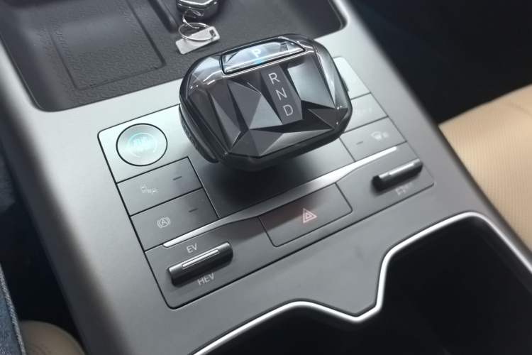 Used BYD Song Pro New Energy 2025 Second-Generation DM-i 115KM Excellence Version Gear Lever