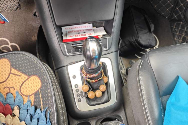 Used Volkswagen Tiguan 2016 280TSI Automatic Two-Wheel Drive Silk Road Comfort Edition Gear Lever