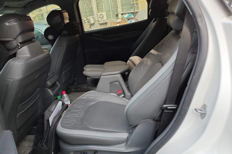 Used Ford Edge 2023 Ford Explorer L 2.0T EcoBoost E-Hybrid Two-Wheel Drive 7-Seater Luxury Model Left Rear Seat