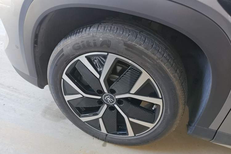 Used BYD Song L DM-i 2025 Intelligent Driving Version 160 km Beyond-Range Type Left Front Wheel Hub