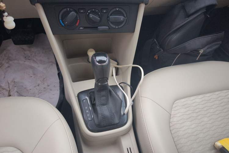 Used Skoda Rapid 2013 1.6L Automatic Smart Selection Model
