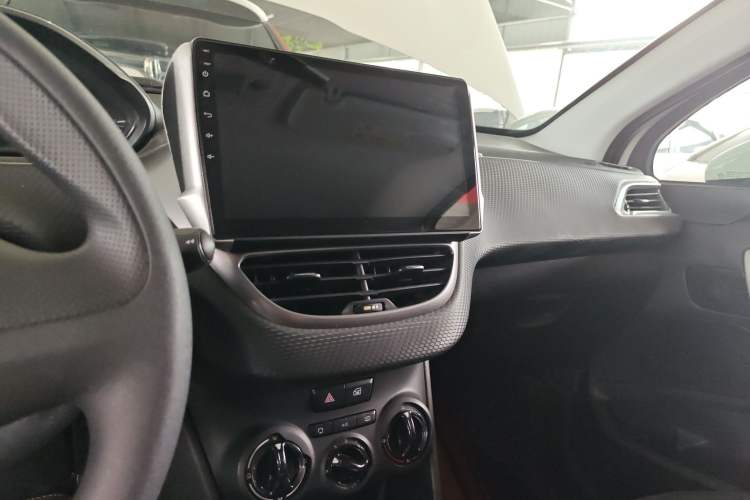 Used Peugeot 2008 2015 1.6L Automatic Playcool Edition Center Console