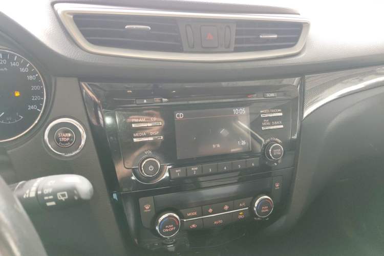 Used Nissan X-Trail 2014 2.5L CVT Leading Edition 4WD
