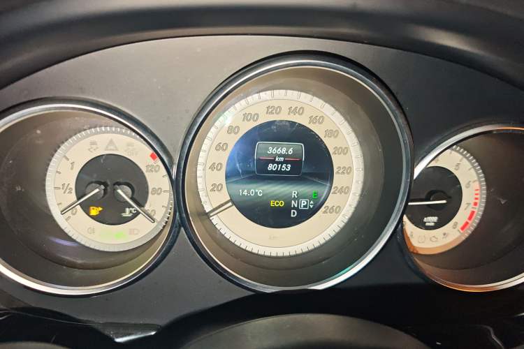Used Mercedes-Benz CLS 2012 CLS 300 CGI Odometer Close Up