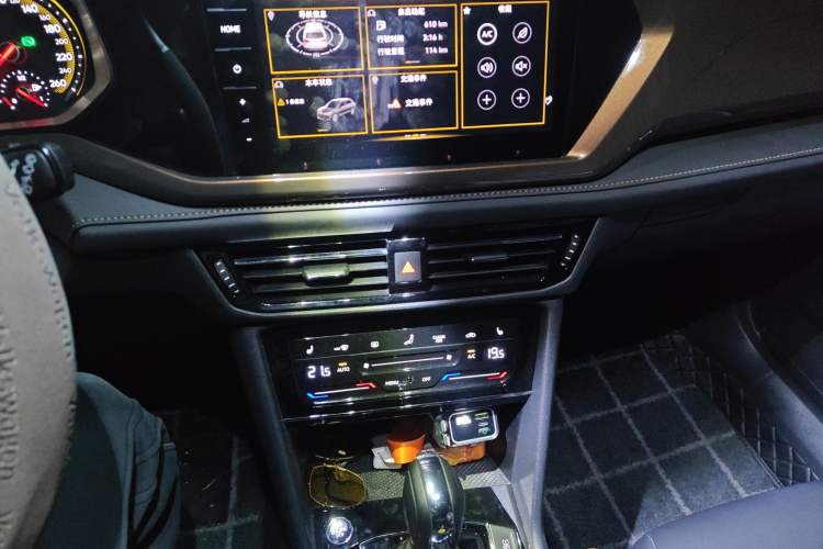 Used Volkswagen Tharu 2021 280TSI Two-Wheel-Drive Luxury Plus Edition Audio And AC Panel