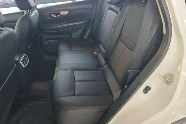 Used Nissan X-Trail 2015 2.0L CVT Comfort MAX Edition 2WD
