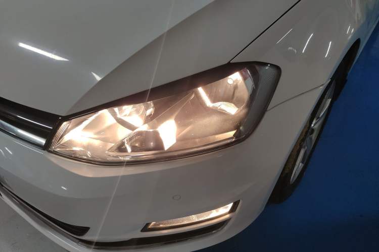 Used Volkswagen Golf 2017 1.6L Automatic Comfort Million-Vehicle Anniversary Edition