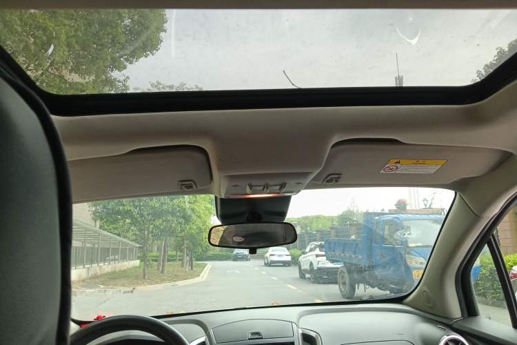 Used Chevrolet Trax 2016 1.4T Automatic Two-Wheel Drive Comfort Version with Sunroof Headliner