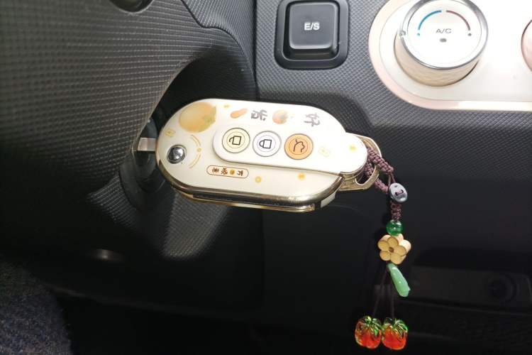 Used Wuling Hongguang MINIEV 2021 Macaron Premium Model – Lithium Iron Phosphate Vehicle Key