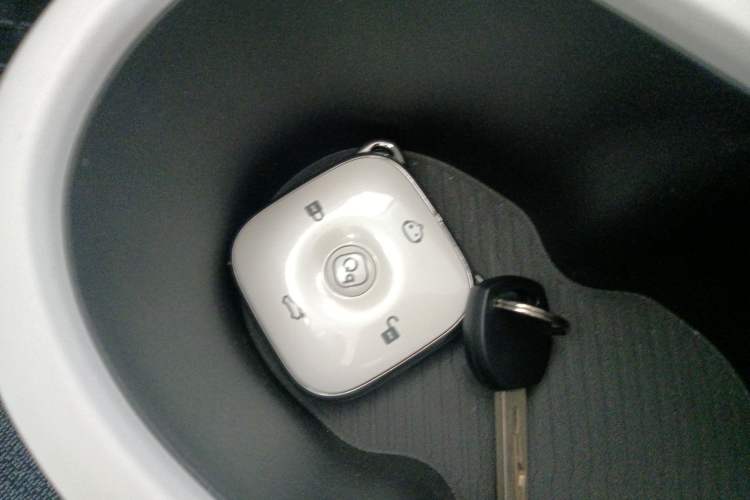 Used Chery QQ Domi 2025 Model 305km Comfort Edition Vehicle Key