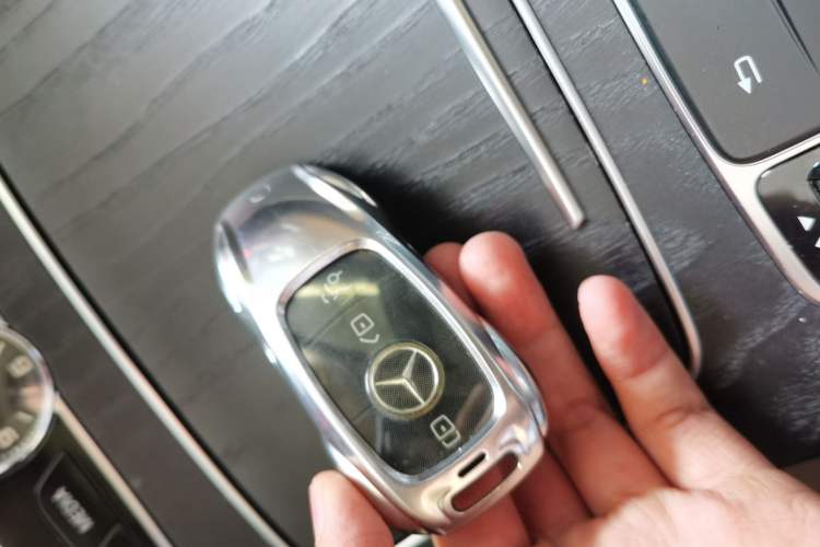 Used Mercedes-Benz E-Class 2020 Restyled E 300 L Sporty and Stylish Edition Vehicle Key