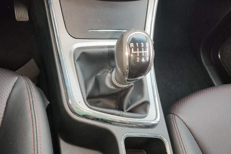 Used Baojun 560 2016 1.5T Manual Luxury Model Gear Lever