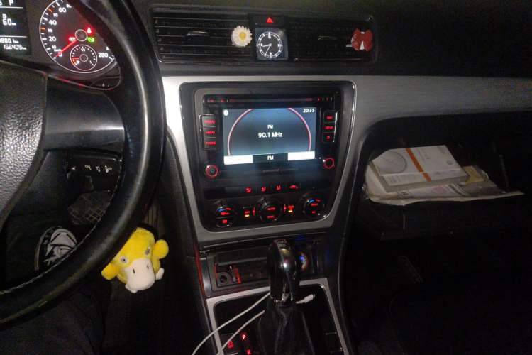 Used Volkswagen Passat 2011 1.8 TSI DSG Prestige Edition Audio And AC Panel